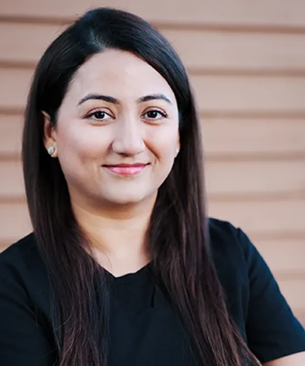 Portrait of Dr. Namrata Agarwal, MsPT, DPT, owner and Doctor of Physical Therapy at 10 on 10 Physical Therapy